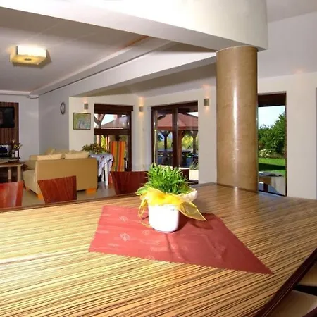 Mazury Caloroczny Dom Nad Jeziorem Do Wynajecia Z Wlasna Linia Brzegowa * Pasym