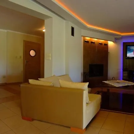 Vila Mazury Caloroczny Dom Nad Jeziorem Do Wynajecia Z Wlasna Linia Brzegowa Pasym